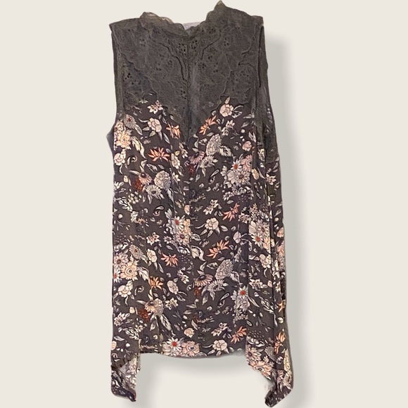 Torrid handkerchief hem sleeveless tank top 00 - Picture 5 of 6